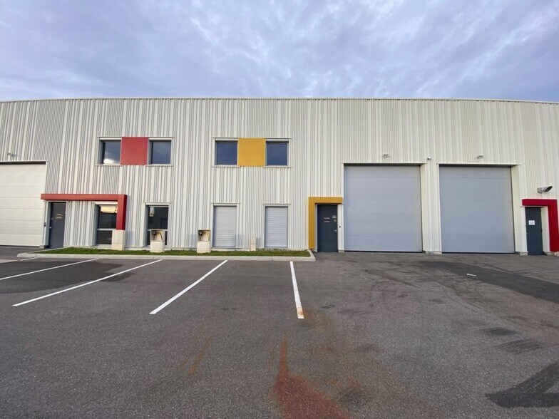 Light Industrial in Corbas for sale - Building Photo - Image 1 of 8
