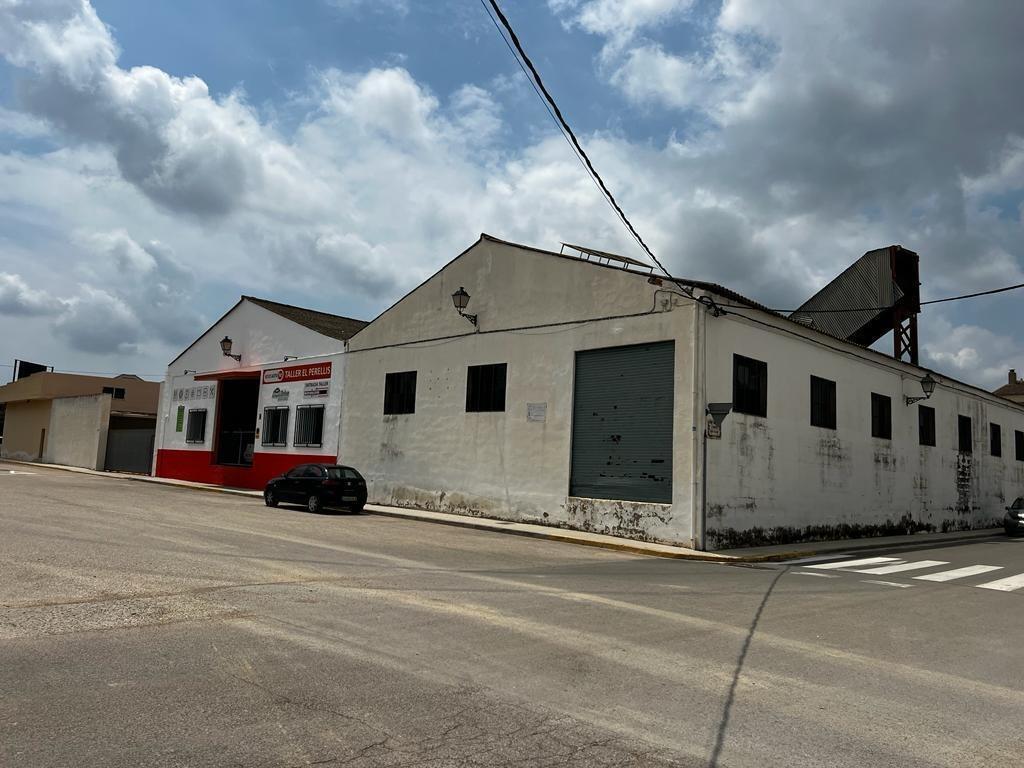 Industrial in Llombai, Valencia for sale Primary Photo- Image 1 of 10