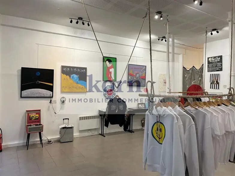 Retail in Paris for sale - Interior Photo - Image 1 of 7