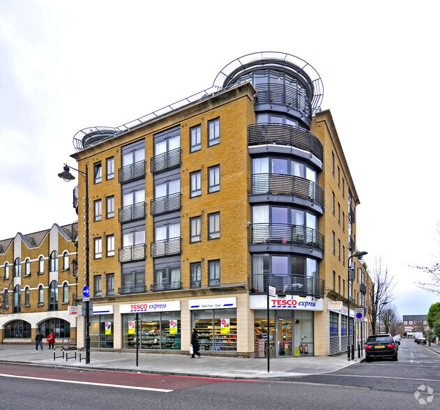 35-39 Stoke Newington High St, London for sale - Primary Photo - Image 1 of 1