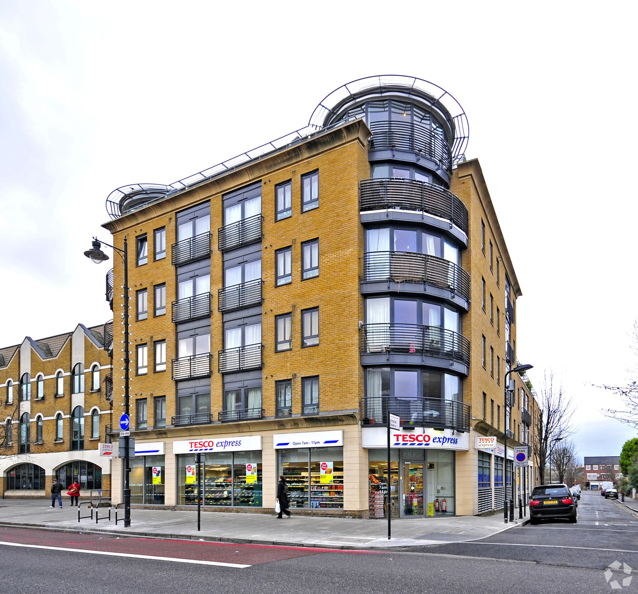 35-39 Stoke Newington High St, London for sale Primary Photo- Image 1 of 1