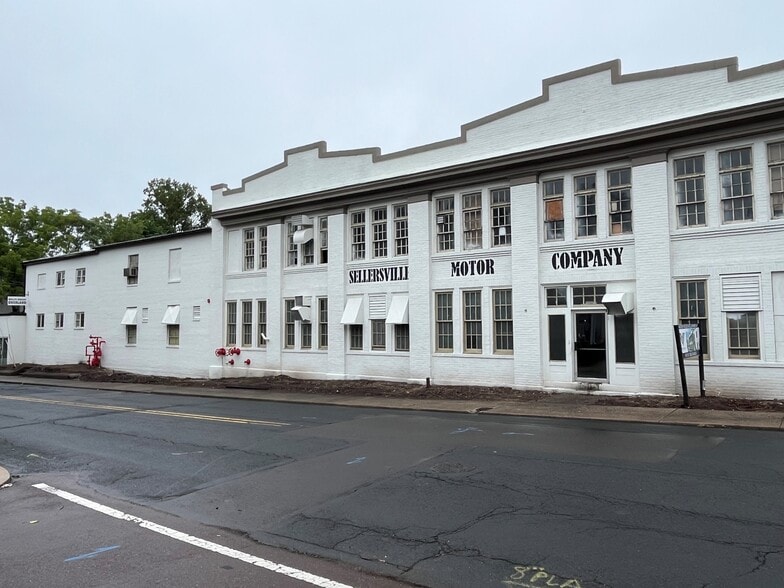 220 N Main St, Sellersville, PA for rent - Building Photo - Image 3 of 10