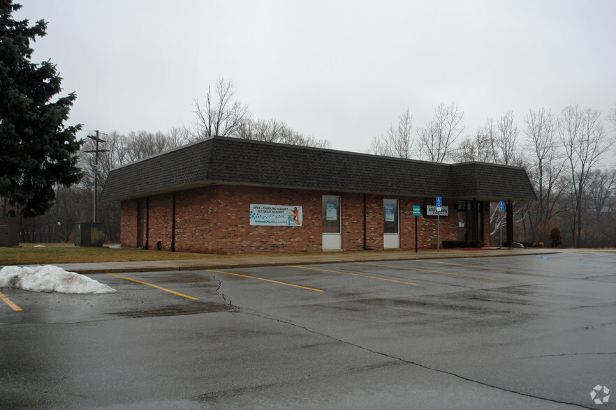 7001 Highland Rd, White Lake, MI for sale - Primary Photo - Image 1 of 2