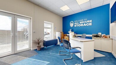 South Way, Portland to rent Interior Photo- Image 2 of 10