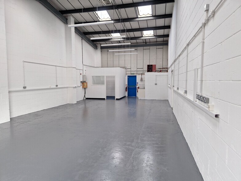 Stafford Clos, Ashford to rent - Interior Photo - Image 2 of 5