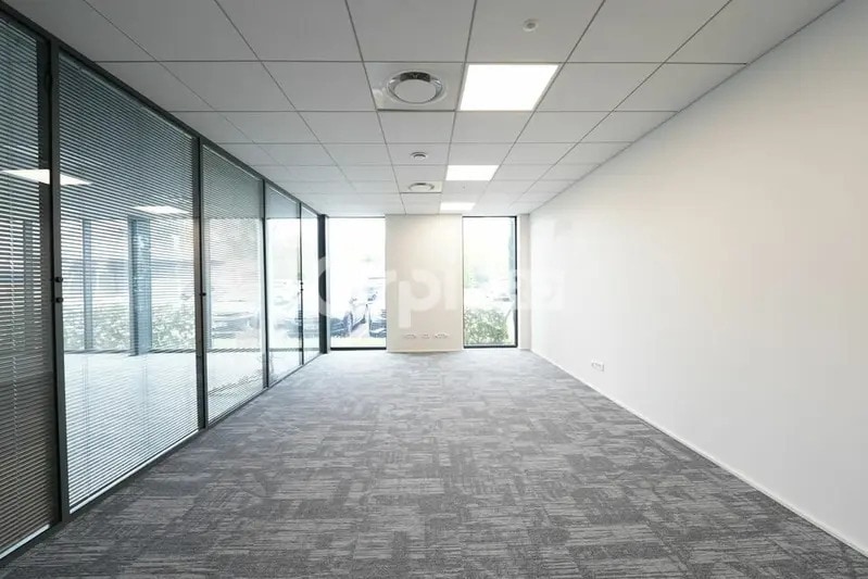1-3 Route De Lyon, Brignais to rent - Interior Photo - Image 2 of 13