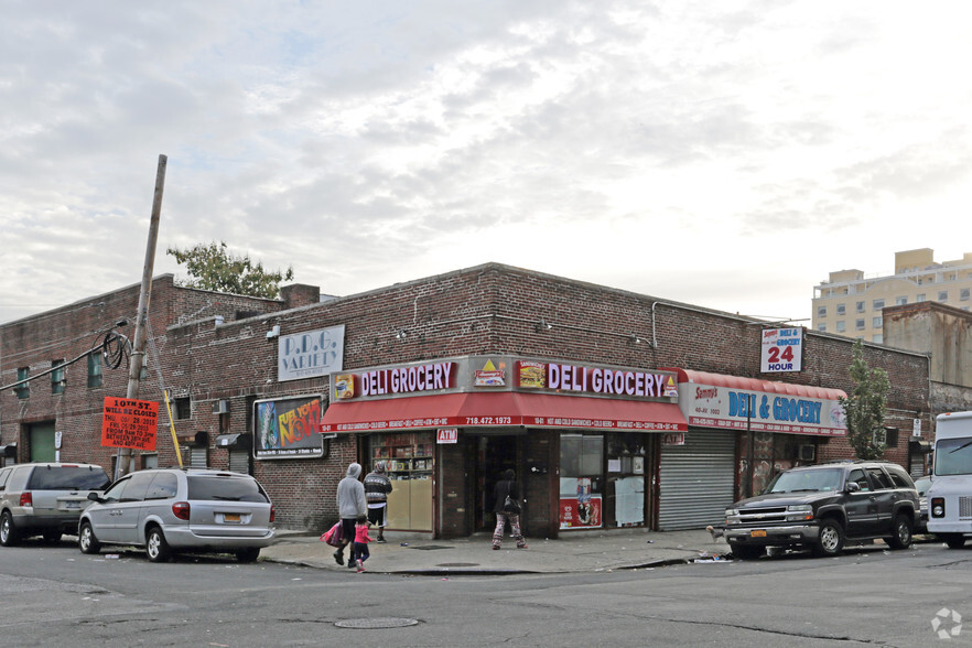 10-01-10-03 40th Ave, Long Island City, NY for rent - Primary Photo - Image 1 of 3