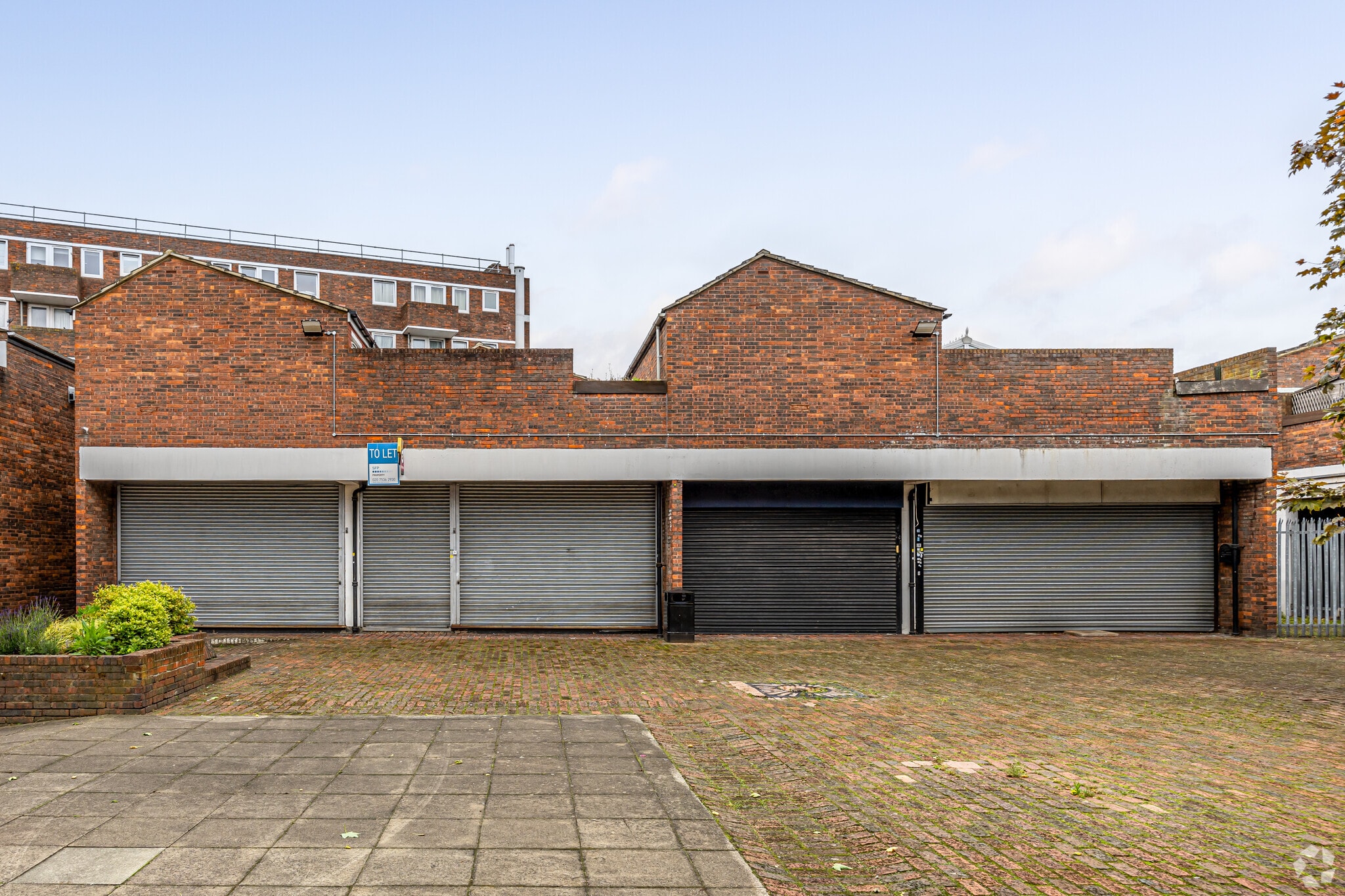 2 Brayford Sq, London to rent Primary Photo- Image 1 of 8