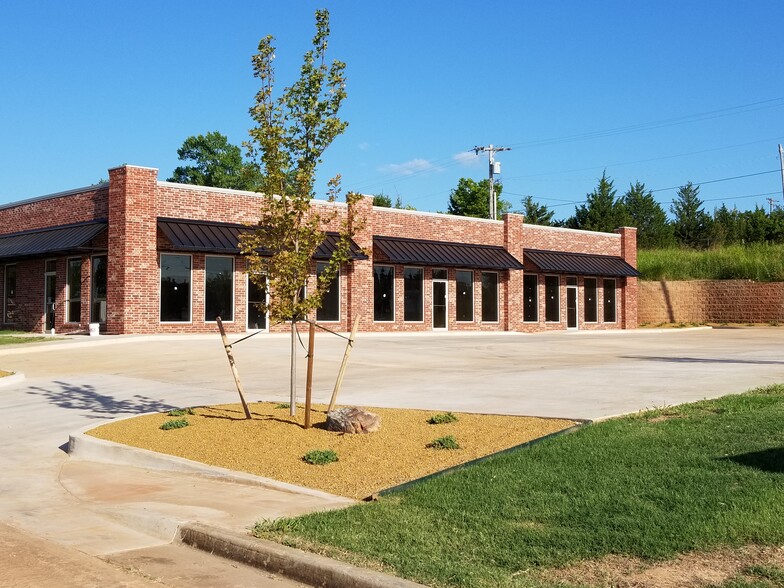 901 E 35th St, Shawnee, OK for rent - Building Photo - Image 1 of 2