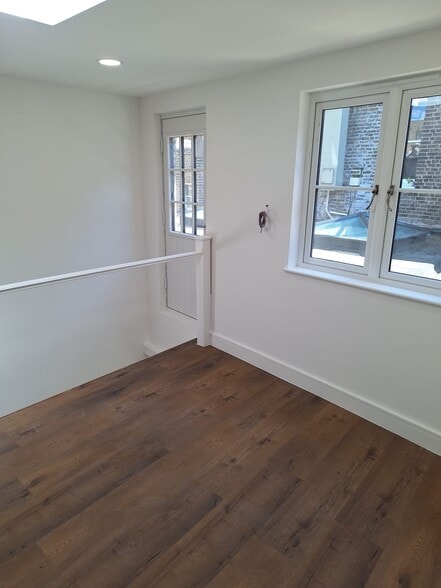 112-114a New Kings Rd, London to rent - Interior Photo - Image 3 of 5