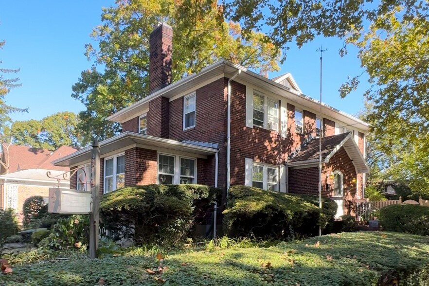 163-03 Oak Ave, Flushing, NY for sale - Building Photo - Image 1 of 1