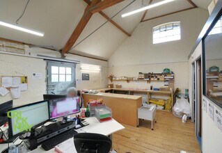 Borde Hill Lane, Haywards Heath to rent Interior Photo- Image 2 of 4
