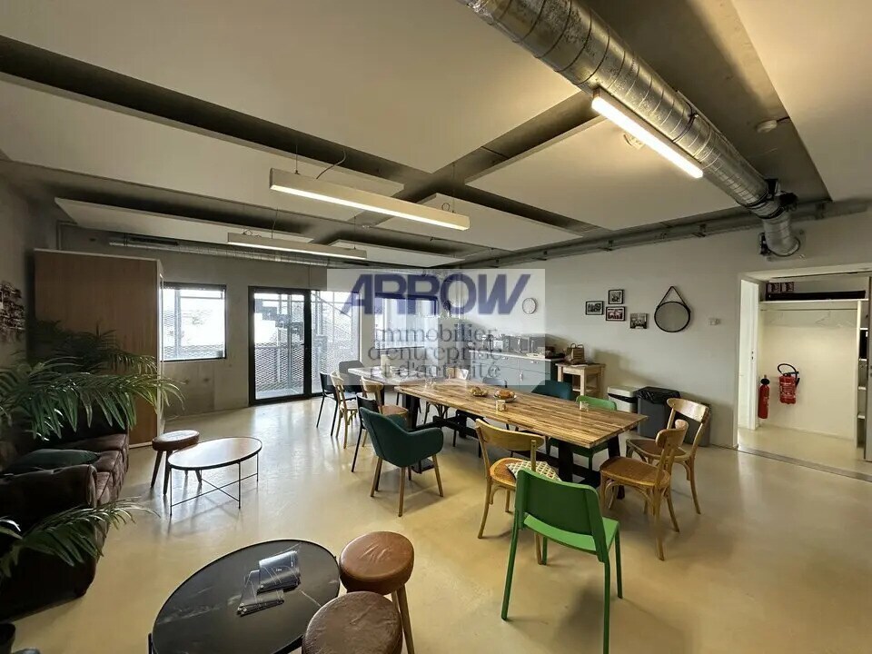 Location Bureaux 216 m² - Photo 1