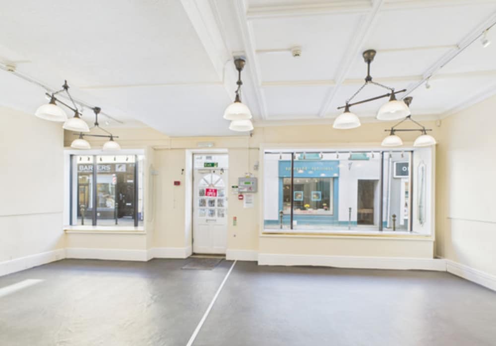 24 King St, Carmarthen to rent Interior Photo- Image 1 of 8