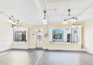 24 King St, Carmarthen to rent Interior Photo- Image 1 of 8