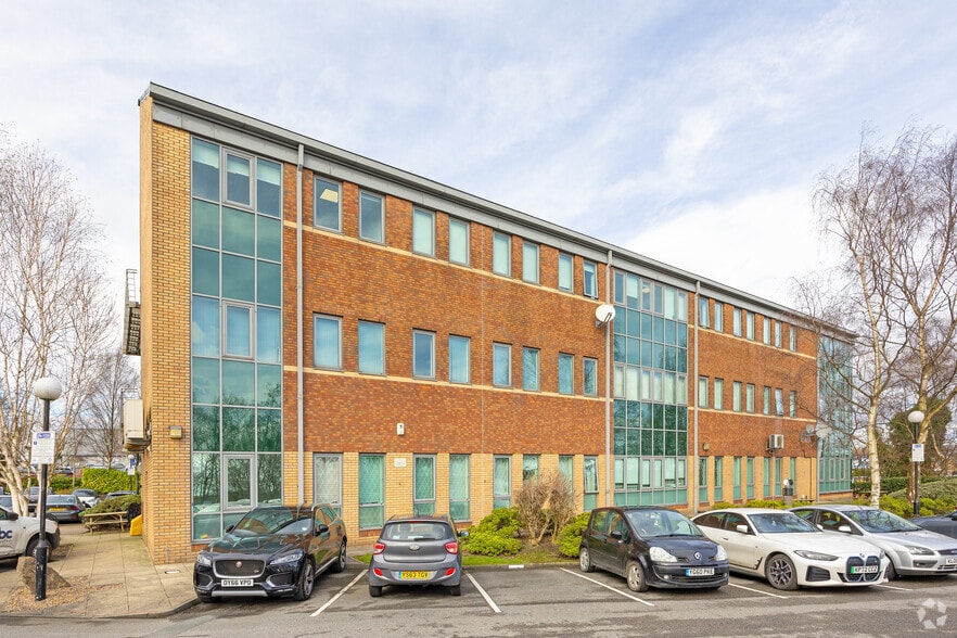 Woodhead Rd, Batley to rent - Building Photo - Image 3 of 3
