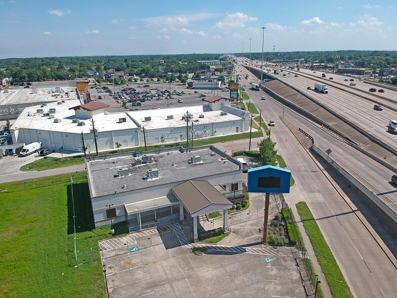 10655 Eastex Fwy, Houston, TX for sale - Building Photo - Image 3 of 5