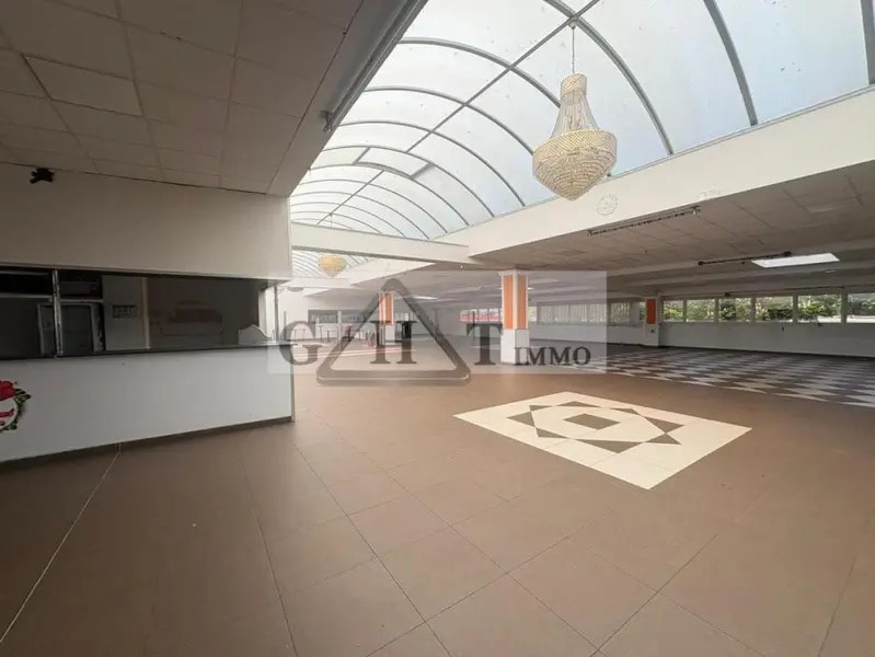 Retail in Savigny-le-Temple for sale Interior Photo- Image 1 of 10