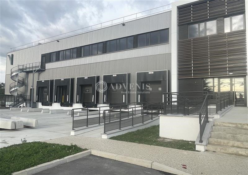 Industrial in Garges-lès-Gonesse to rent Building Photo- Image 1 of 12