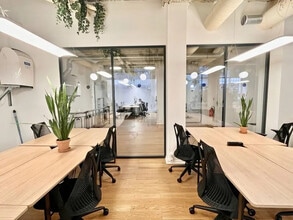 Office in Paris for sale Interior Photo- Image 2 of 10