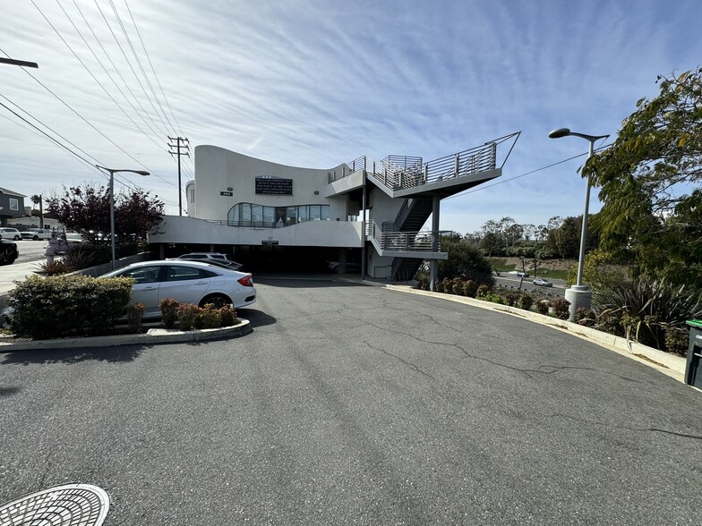 495 N Old Newport Blvd, Newport Beach, CA for rent - Building Photo - Image 3 of 12