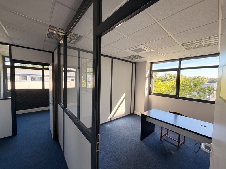Office in Limonest to rent - Interior Photo - Image 2 of 10