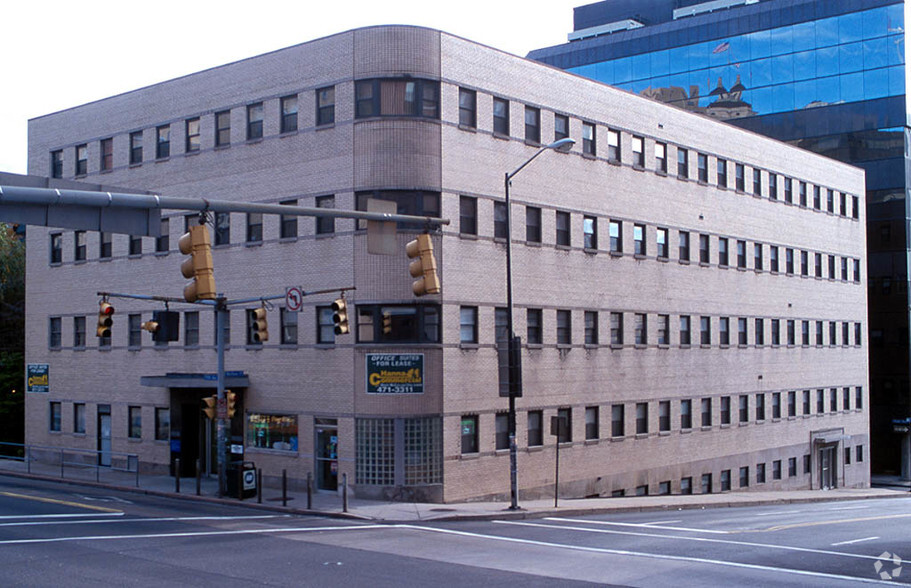 3500 Fifth Ave, Pittsburgh, PA for rent - Building Photo - Image 1 of 3