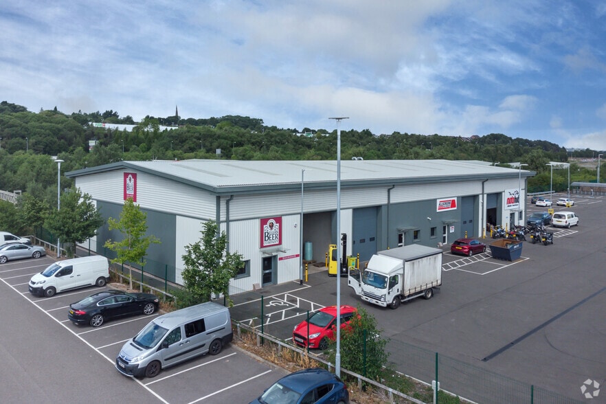 Shelton Blvd, Stoke On Trent to rent - Primary Photo - Image 1 of 3