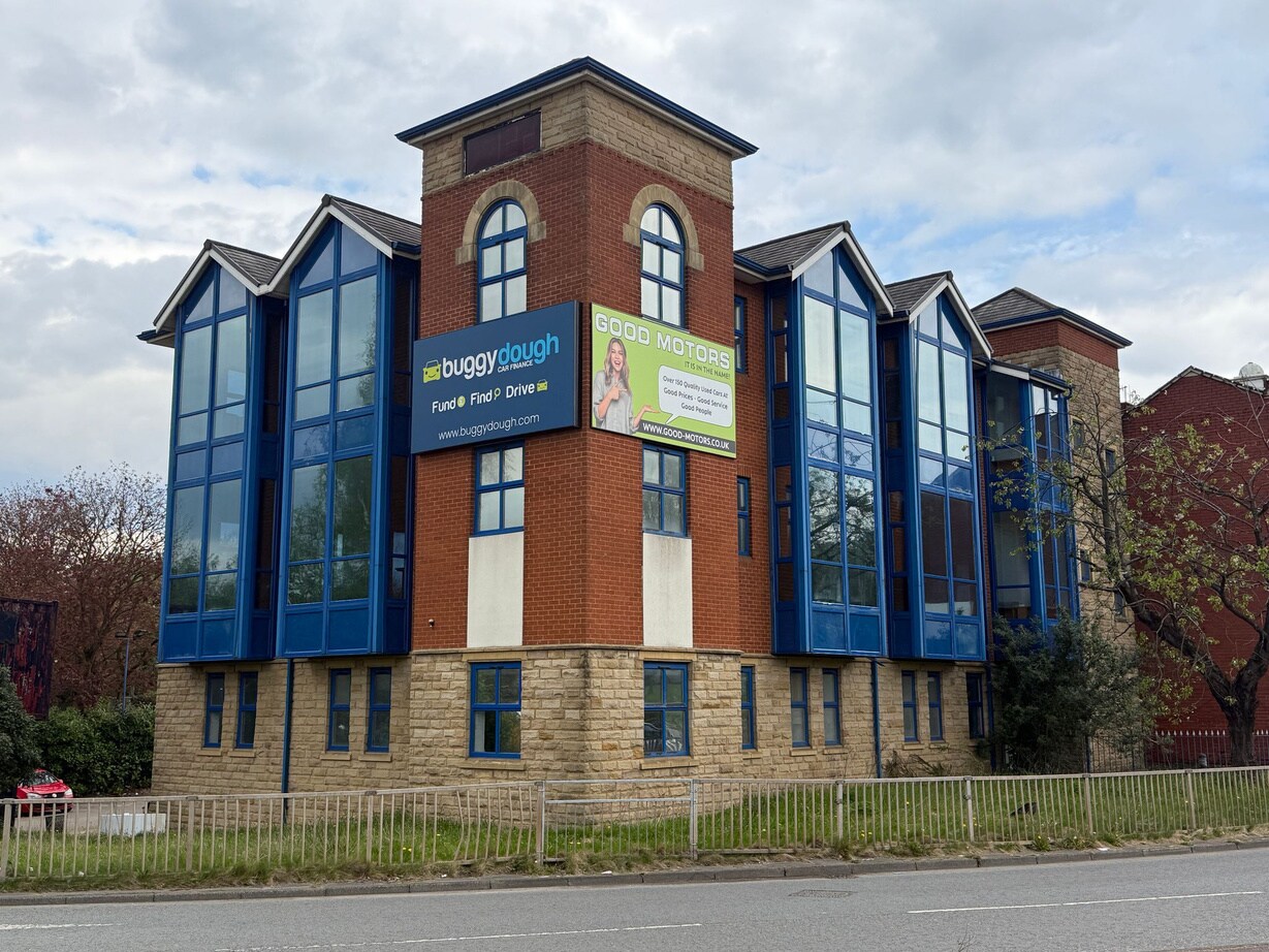 Bolton St, Bury to rent Building Photo- Image 1 of 5