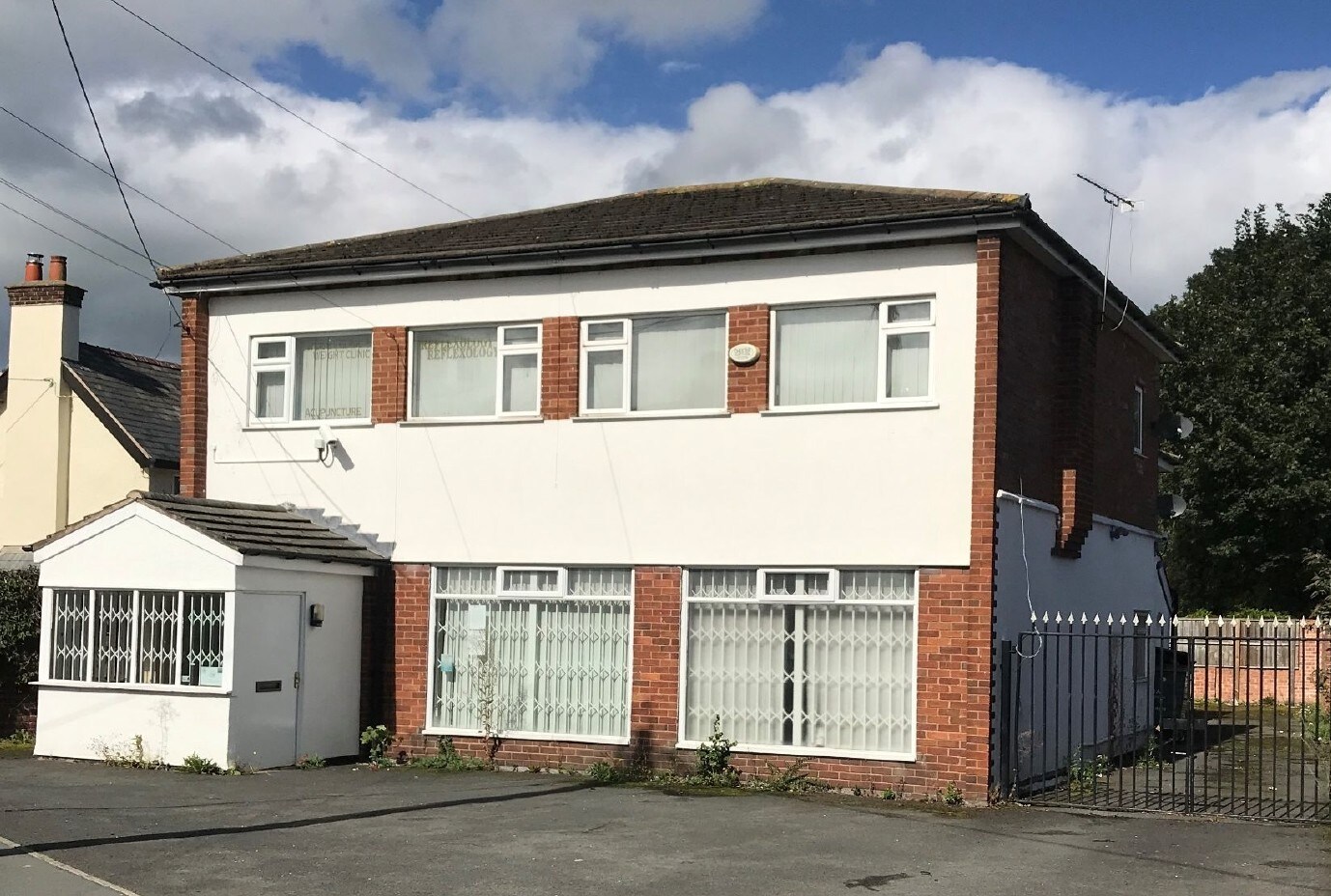 Bryn Hilyn Ln, Mold for sale Primary Photo- Image 1 of 1