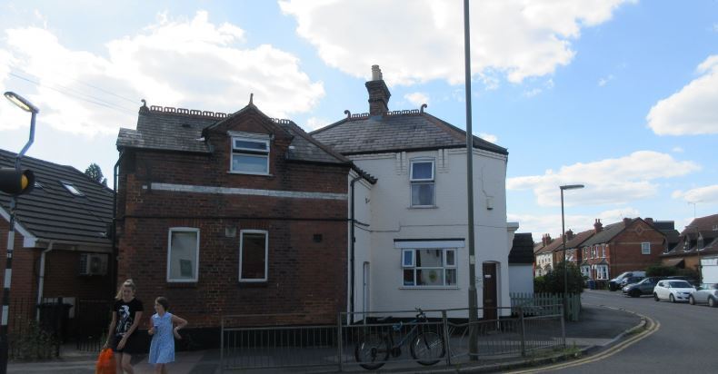 53 Stepgates, Chertsey for sale - Primary Photo - Image 1 of 1