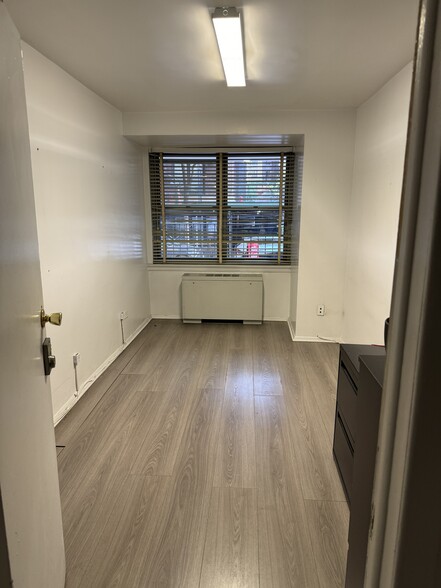 55 E 87th St, New York, NY for rent - Interior Photo - Image 2 of 17