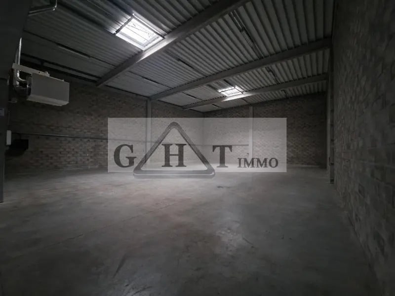 Industrial in Stains to rent Interior Photo- Image 1 of 5