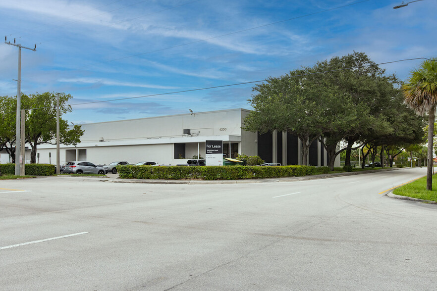 4000 N 29th Ter, Hollywood, FL for rent - Building Photo - Image 1 of 7