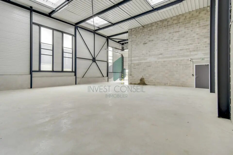 Light Industrial in Groslay to rent Interior Photo- Image 1 of 6