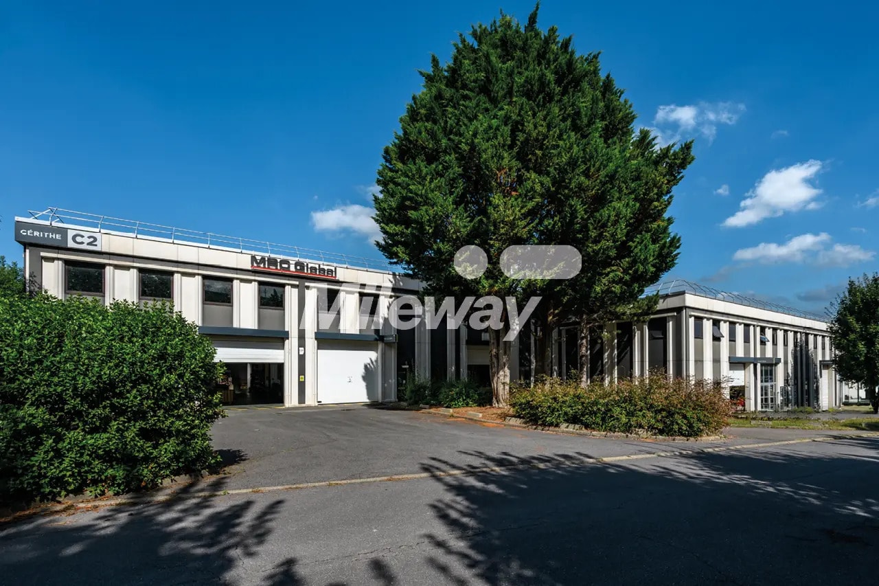 17 Rue Du Petit Albi, Cergy to rent Building Photo- Image 1 of 28