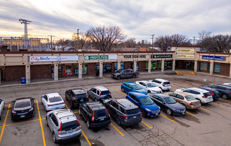 1820 Main St, Winnipeg, MB for rent - Building Photo - Image 3 of 4