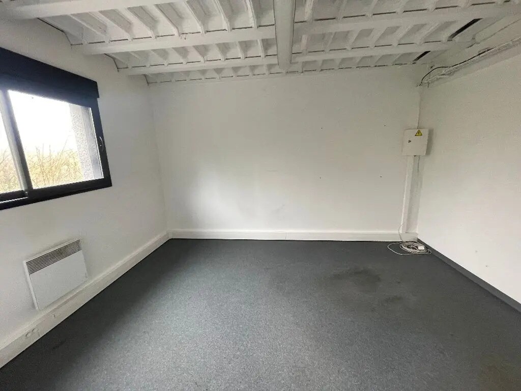 28 Avenue Général De Gaulle, Champagne-au-Mont-d'Or to rent Interior Photo- Image 1 of 2