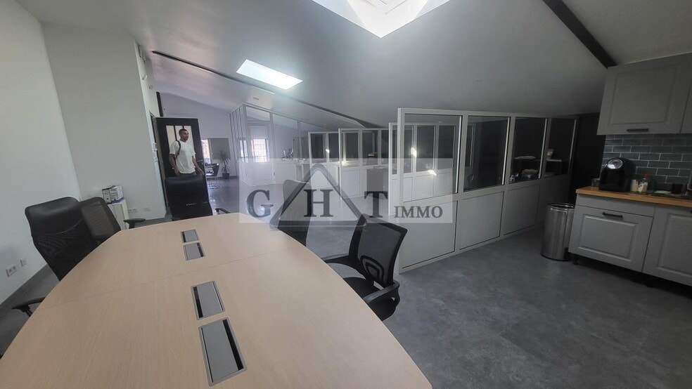 Retail in Coubron for sale - Interior Photo - Image 3 of 6