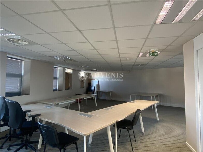 128 Bis Avenue Jean Jaurès, Ivry-sur-Seine to rent - Interior Photo - Image 2 of 6