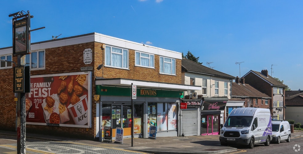 130a Snakes Ln, Woodford Green to rent - Building Photo - Image 2 of 2