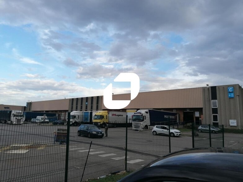 Light Industrial in Corbas to rent - Building Photo - Image 2 of 10