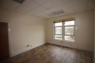 8 Gainsborough Rd, London to rent Interior Photo- Image 1 of 2