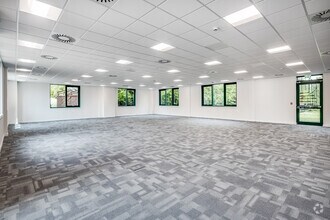 Lakeside Dr, Warrington to rent Interior Photo- Image 1 of 5