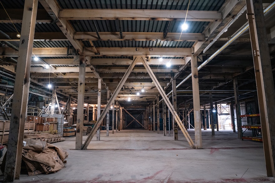 3363 Davis Rd., Thorold, ON to rent - Building Photo - Image 2 of 4