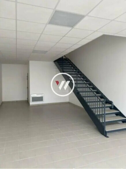 Light Industrial in Persan for sale - Interior Photo - Image 2 of 7