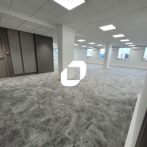 112-118 Rue De Silly, Boulogne-Billancourt to rent - Building Photo - Image 2 of 5