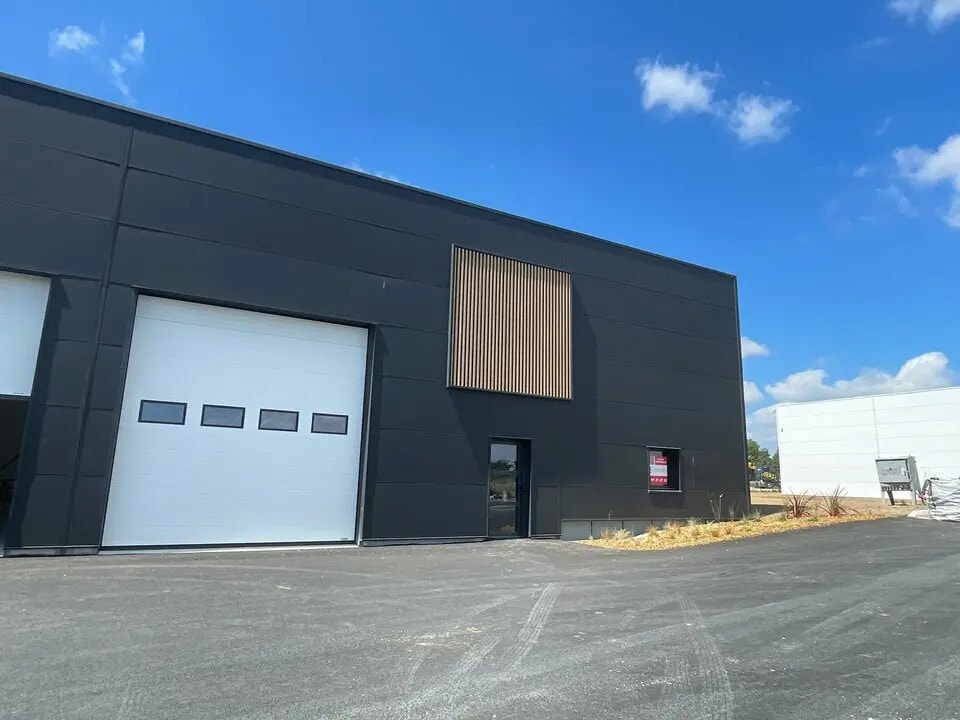 Vente Local d'activités 300 m² - Photo 1