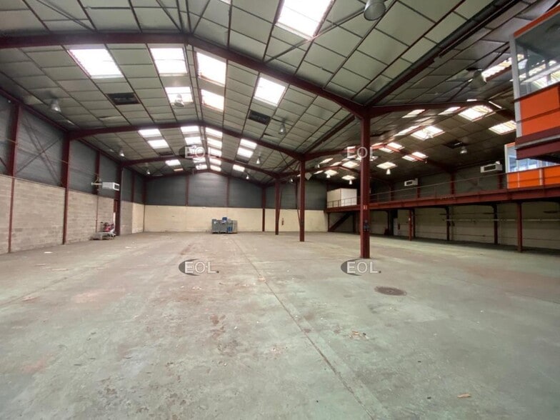 Light Industrial in Andilly to rent - Building Photo - Image 3 of 7