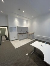 Cakebread St, Manchester to rent Interior Photo- Image 1 of 8